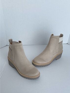 Dolce Vita Huey H2O Wide Booties Dune Suede Waterproof Lug Sole 7.5 NWOT